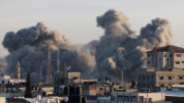 بينهم طفلان.. ارتفاع ضحايا الغارة الإسرائيلية على طريق المنصوري في لبنان