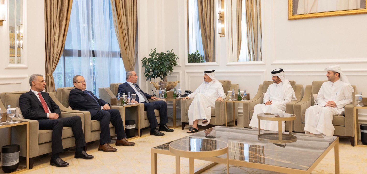 الشيخ يطلع رئيس مجلس الوزراء وزير الخارجية القطري على آخر التطورات في فلسطين