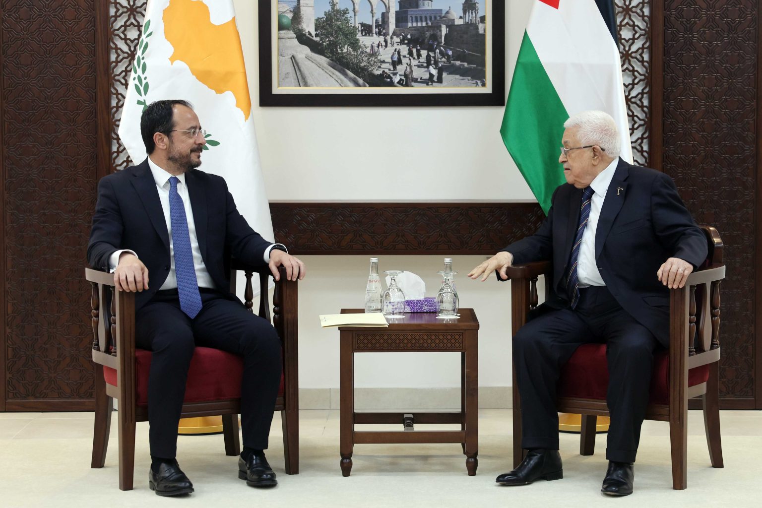 الرئيس عباس يستقبل رئيس قبرص