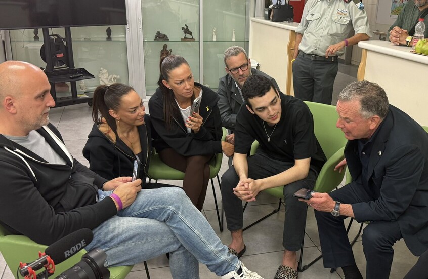 عيدان ألكسندر يتحدث مع ترامب