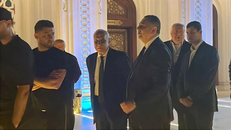 حسين لبيب من عزاء والدة عمرو الجنايني (2)
