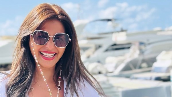 هاف ستومك.. منة فضالي تخطف الأنظار بإطلالة جريئة