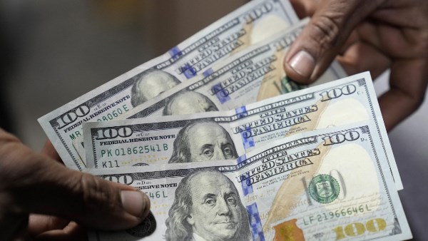 سعر الدولار الأمريكي اليوم الأحد مقابل الجنيه المصري في البنوك  صورة أرشيفية