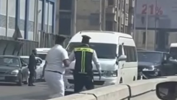 الشرطة حاصرته.. ضبط سائق سيارة حاول الهروب من حادث مروري على كوبري أكتوبر بالقاهرة