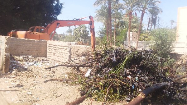 محافظ أسيوط: تكثيف أعمال تطهير الترع والمصارف بالبداري| صور