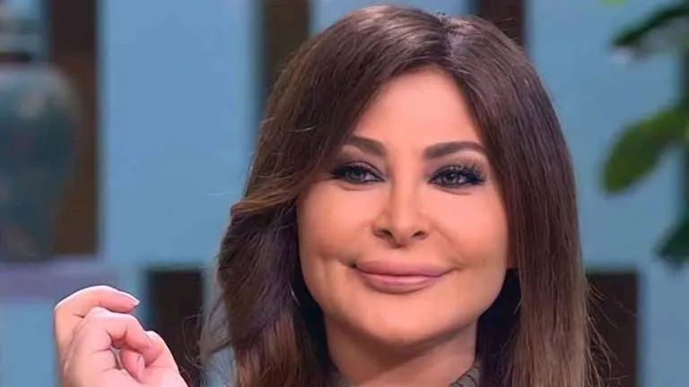 كريم فهمي يغني مع إليسا في حفل عيد ميلادها ببيروت