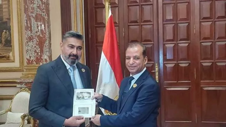 ياسر جلال يتسلم كارنيه عضوية مجلس الشيوخ لعام 2025