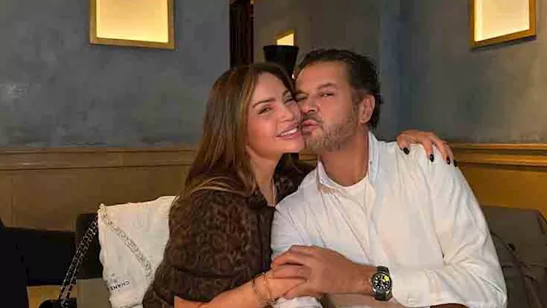 “رومانسية وقبلة على الخد”.. راغب علامة يحتفل بعيد ميلاد زوجته
