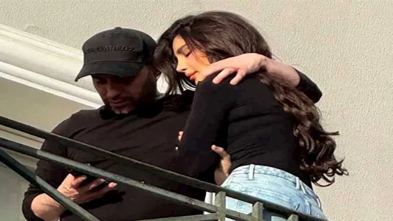 بعد شائعة ارتباطه بالمطربة اللبنانية شيراز.. أول ظهور لـ حسام حبيب