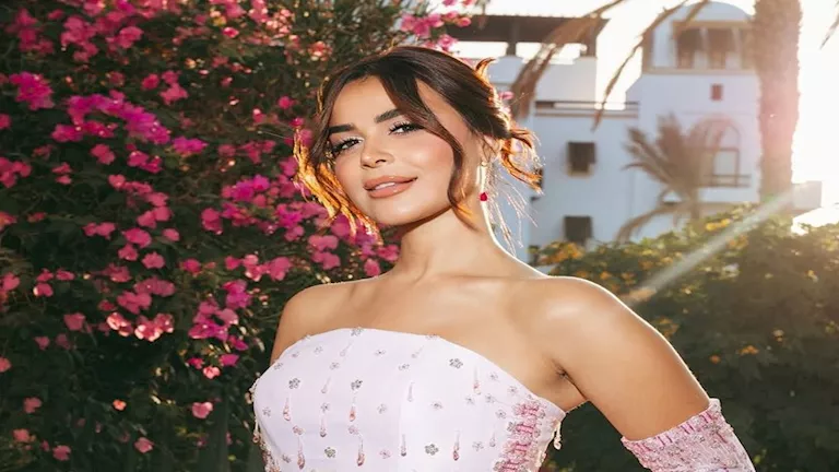 “فستان جريء”.. 6 صور ومعلومات عن إطلالة رانيا منصور