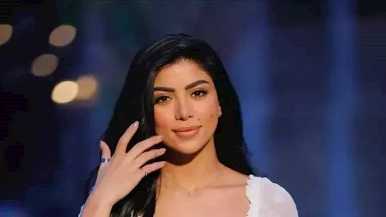 “جامبسوت جينز”.. كارولين عزمي تخطف الأنظار بإطلالتها