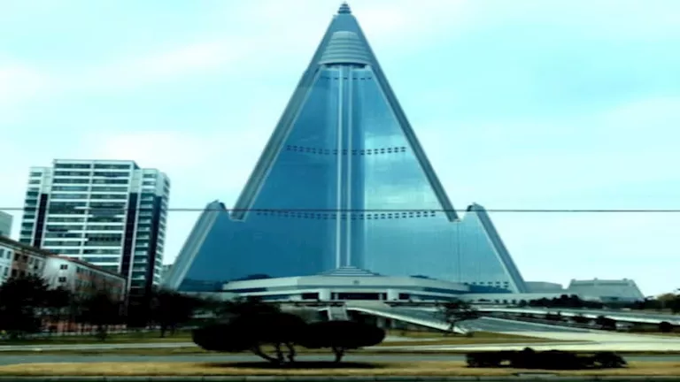 صادمة وغريبة.. 20 صورة لأسوأ المباني حول العالم