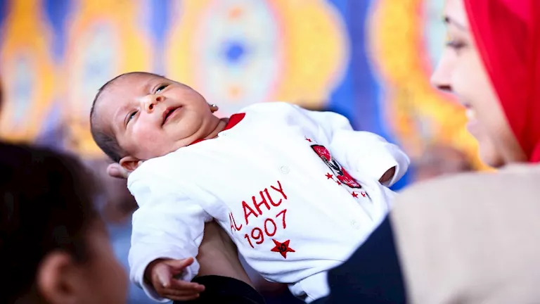 “من صغري بعشقه”.. أصغر مشجعة في انتخابات الأهلي