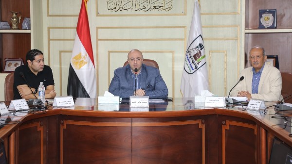 السكرتير العام ببني سويف يتابع ملفات التصالح خلال اجتماعه باللجنة التنسيقية