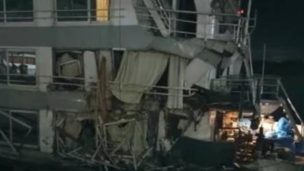 تحطم باخرة لاصطدامها بمحور كوبري كلابشة في اسوان