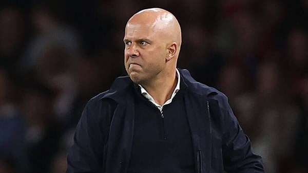 قرار مفاجئ من آرني سلوت قبل مواجهة كريستال بالاس في كأس كاراباو