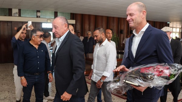 المدير الفني الجديد.. أول ظهور لـ سوروب في الأهلي.. صور