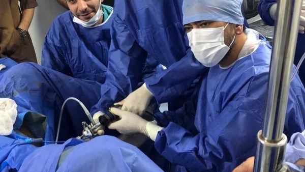 أم تستغيث لإجراء جراحة عاجلة بمبلغ 30 ألف جنيه قبل بتر ذراعها