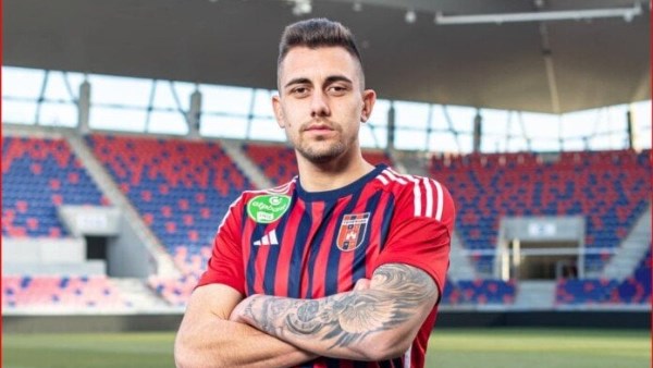 أحمد عبد الباسط يثير الجدل بشأن جراديشار في مباراة الأهلي مع إيجل نوار