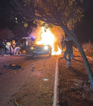 4 شهداء واصابة ثلاثة بجروح خطيرة بغارة إسرائيلية استهدفت سيارة في قضاء “النبطية”