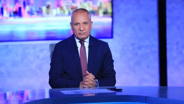 طوابير أمام بنوك الطعام هناك للحصول على الغذاء