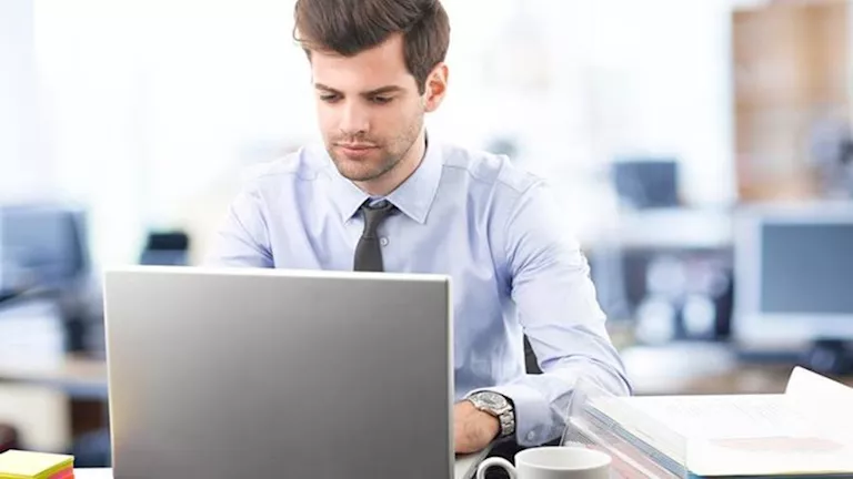 دراسة تحذر من الجلوس لفترات طويلة يوميا