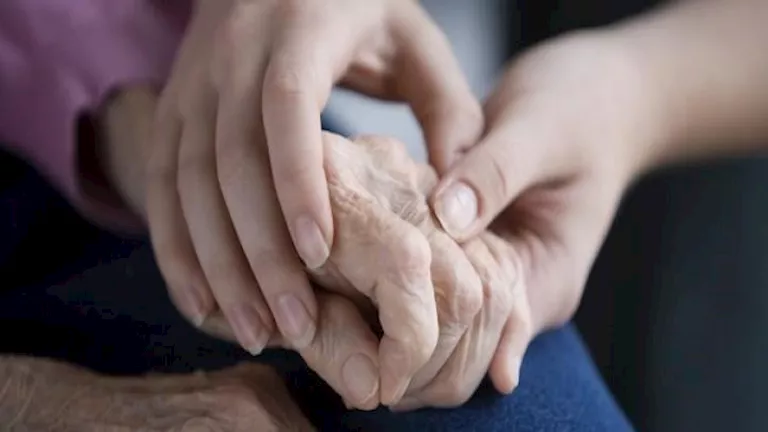 قبل الإصابة بـ9 سنوات.. اختبار بسيط قد يكشف مرض باركنسون