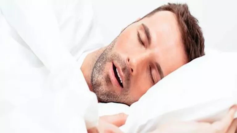 مدته 30 ثانية.. حل بسيط قد ينهي الشخير