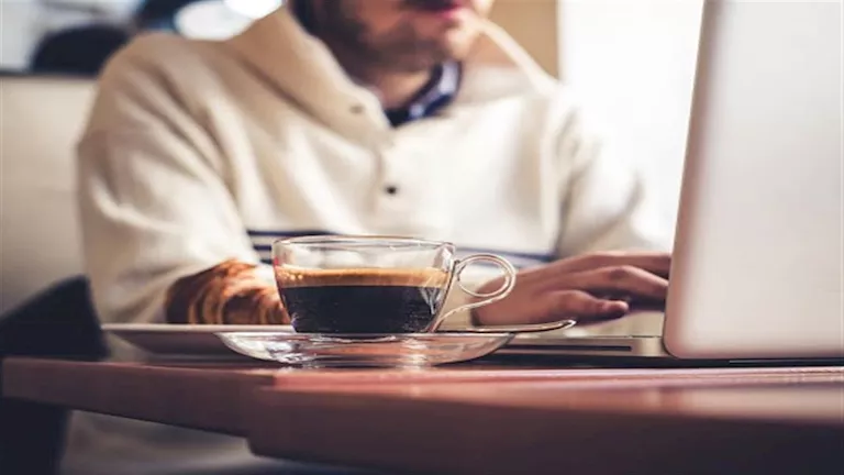 هذا ما يحدث لكليتك عند تناول القهوة على معدة فارغة.. مفاجأة