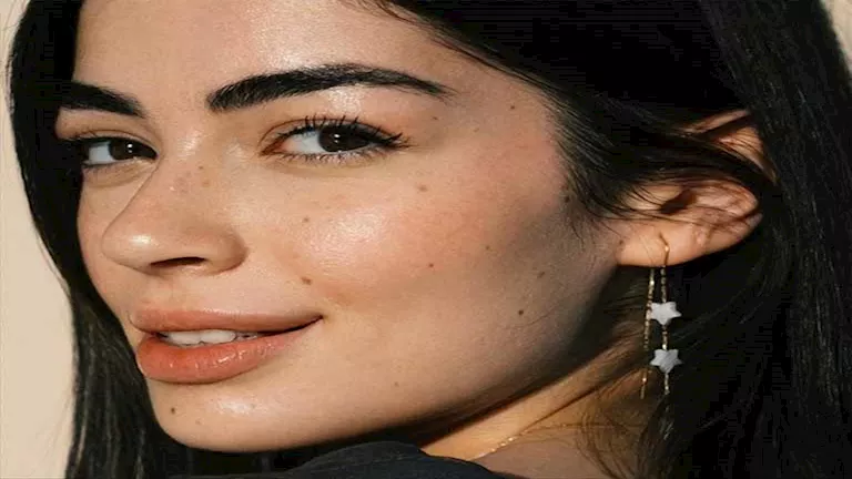 ليلى زاهر تتألق بالأحمر الناري.. تفاصيل الإطلالة