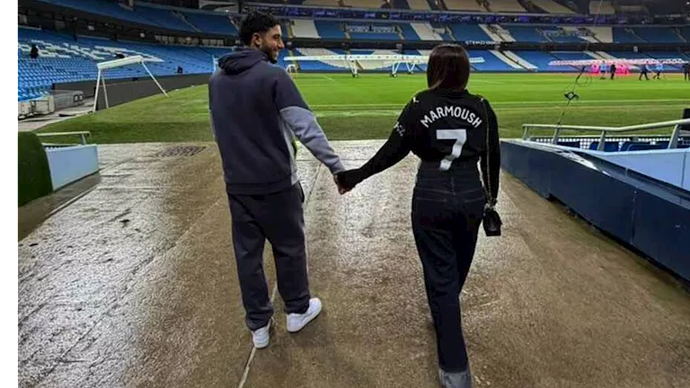 6 معلومات عن فتاة ظهرت مع مرموش في ملعب السيتي بعد الفوز على ليفربول