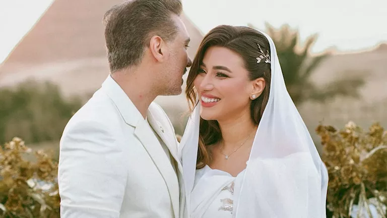 إعلامي في أون سبورت يحتفل بزفافه على مطربة شهيرة