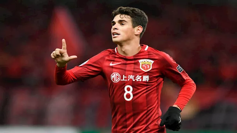 مشكلة في القلب وإغماء مفاجئ.. نقل نجم تشيلسي السابق إلى المستشفى