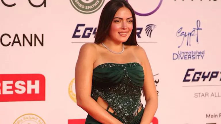 بإطلالة نارية.. وئام مجدي تخطف الأنظار في رابع أيام القاهرة السينمائي