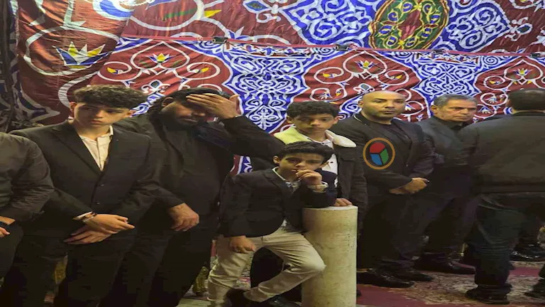 23 صورة ترصد قدامى الزمالك في عزاء محمد صبري