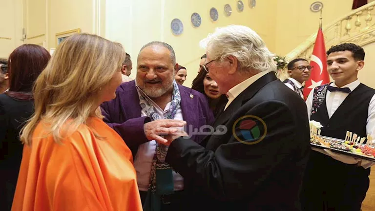 خالد الصاوي ويسرا ومنة فضالي.. نجوم الفن يشاركون في حفل السفارة التركي