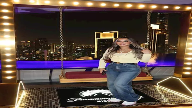 5 صور لزوجة إمام عاشور في رحلتها معه بالإمارات