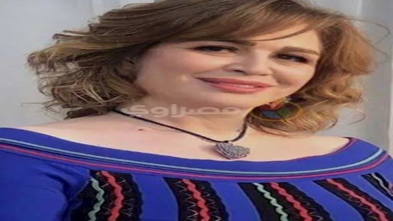 غير مناسب لقوامها.. ناقد موضة يعلق على إطلالة إلهام شاهين في مهرجان ال