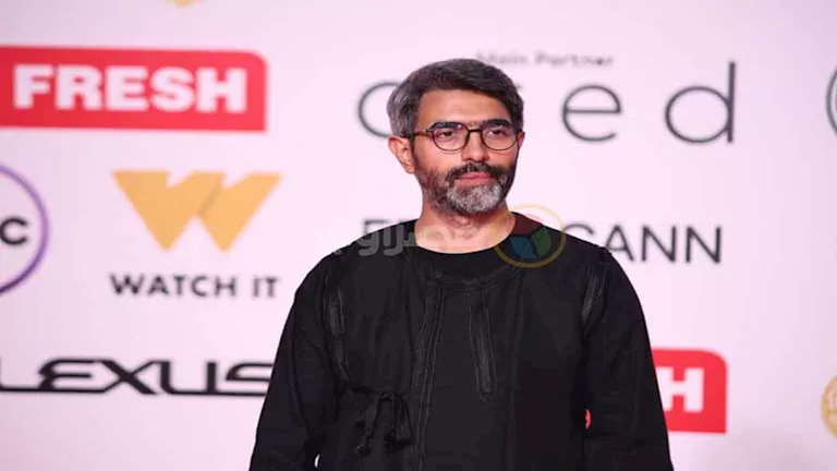 صناع الأفلام القصيرة يتألقون على ريد كاربت مهرجان القاهرة السينمائي (ص