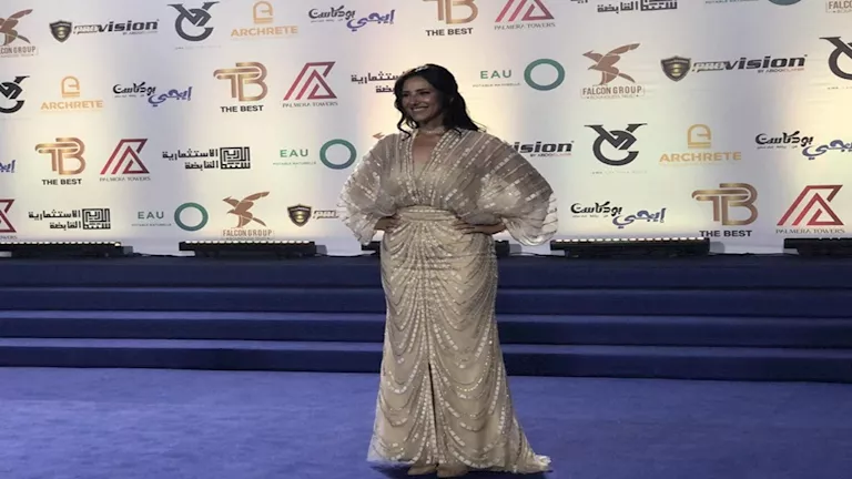 بإطلالة ملكية.. حنان مطاوع تتألق في مهرجان The best