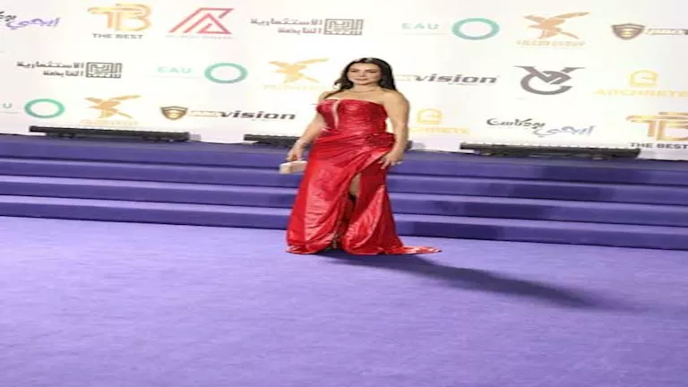 بفستان أحمر ناري.. دينا فؤاد تتألق في حفل توزيع جوائز “The Best”