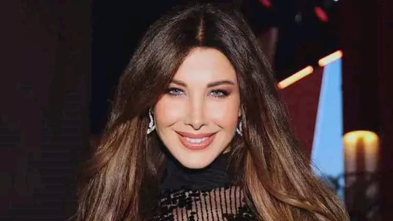 نانسي عجرم بفستان يبرز قوامها.. إليك تفاصيل اللوك