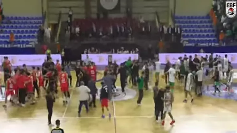 15 صورة ترصد أبرز أزمات مباريات دوري السلة