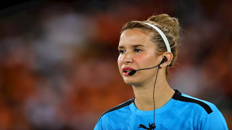 “سيحكم الله بيننا”.. أفضل حكمة أفريقية تعلن اعتزالها