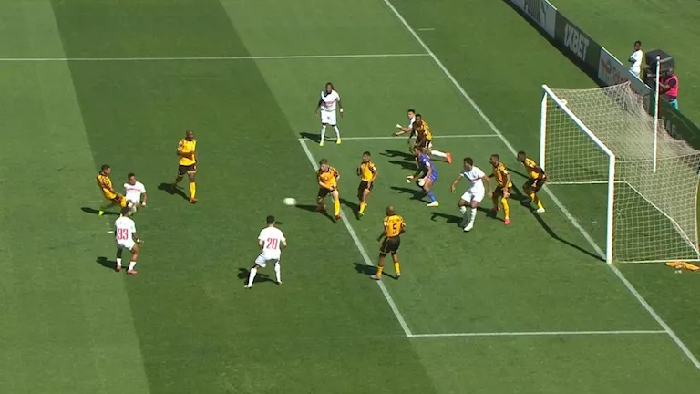 بعثة الزمالك تصل القاهرة بعد التعادل مع كايزر تشيفز في الكونفدرالية