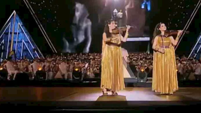 أحمد أبو زهرة يحتفل بابنتيه بعد افتتاح المتحف الكبير