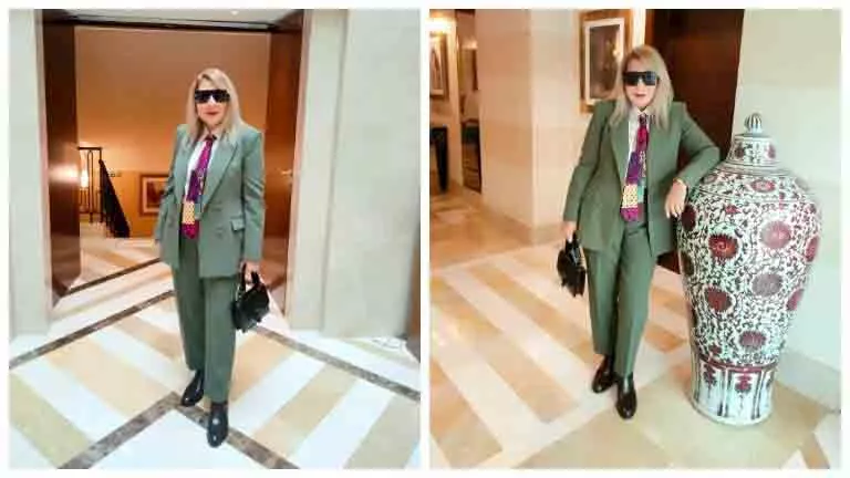 بدلة وكرافتة.. نادية الجندي تنشر صورًا من مهرجان وهران للفيلم العربي