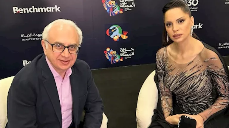 الإعلامي ربيع هنيدي يعلن: “زواج آمال ماهر من رجل أعمال مصري”