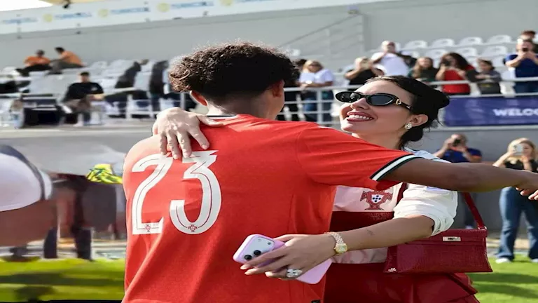 بعد تتويجه بأول ألقابه.. جورجينا توجه رسالة لـ جونيور كريستيانو (صورة)