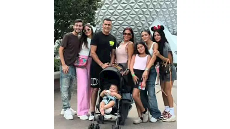 “بعد احتفاله بحفيده”.. 15 صورة ترصد أبرز لحظات عصام الحضري مع عائلته